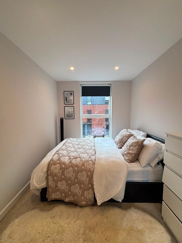 Room Kings Avenue in Greater London