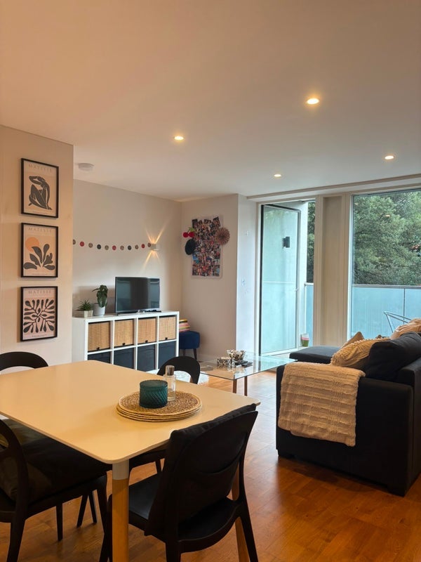 Room Kings Avenue in Greater London