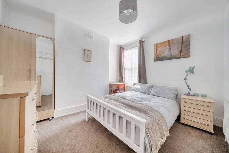 Room Durham Rise in Greater London