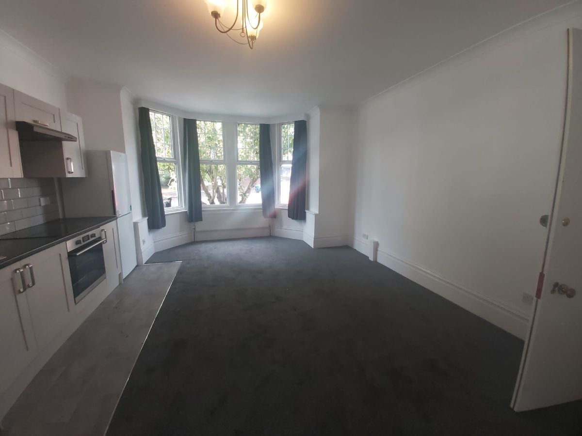 Flat Beech House Road in Greater London