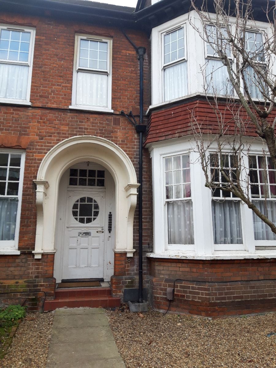 Flat Beech House Road in Greater London
