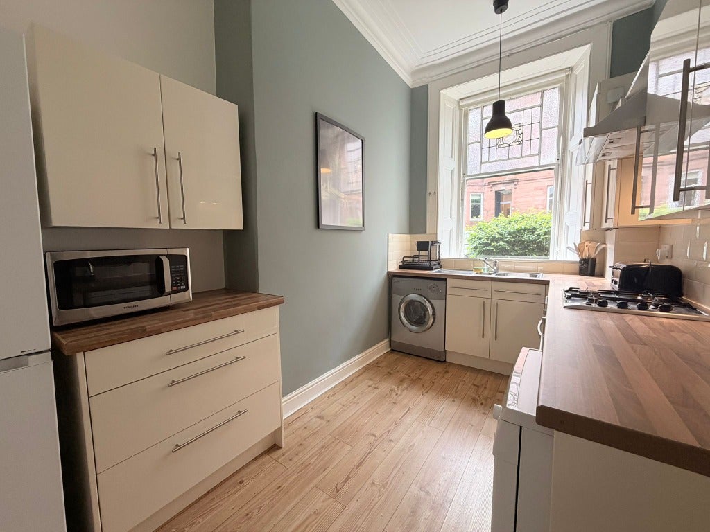 Flat Cranworth Street in Glasgow