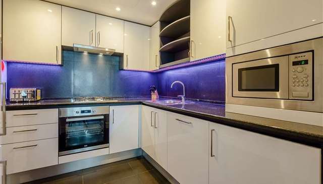 Flat Westferry Circus in Greater London