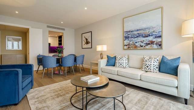 Flat Westferry Circus in Greater London