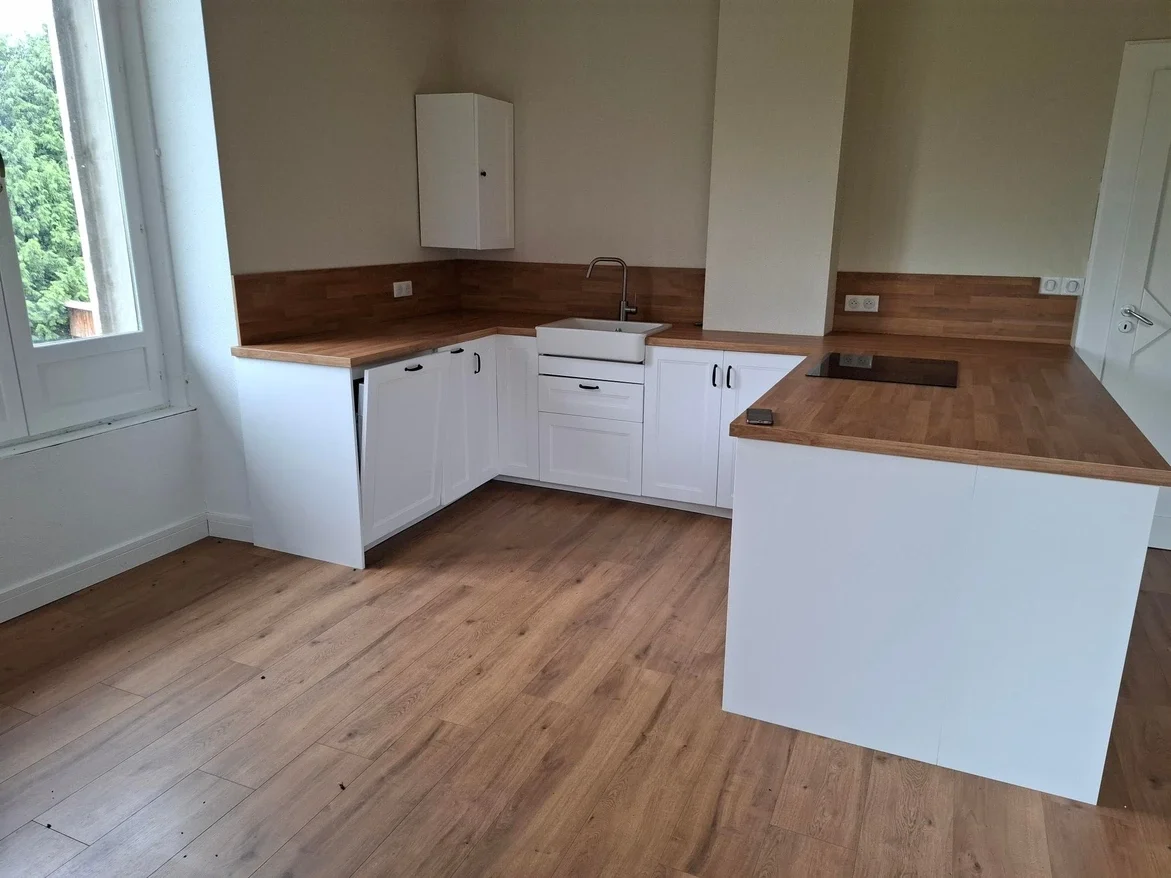 Appartement Place Aristide Briand à L'Isle-sur-le-Doubs
