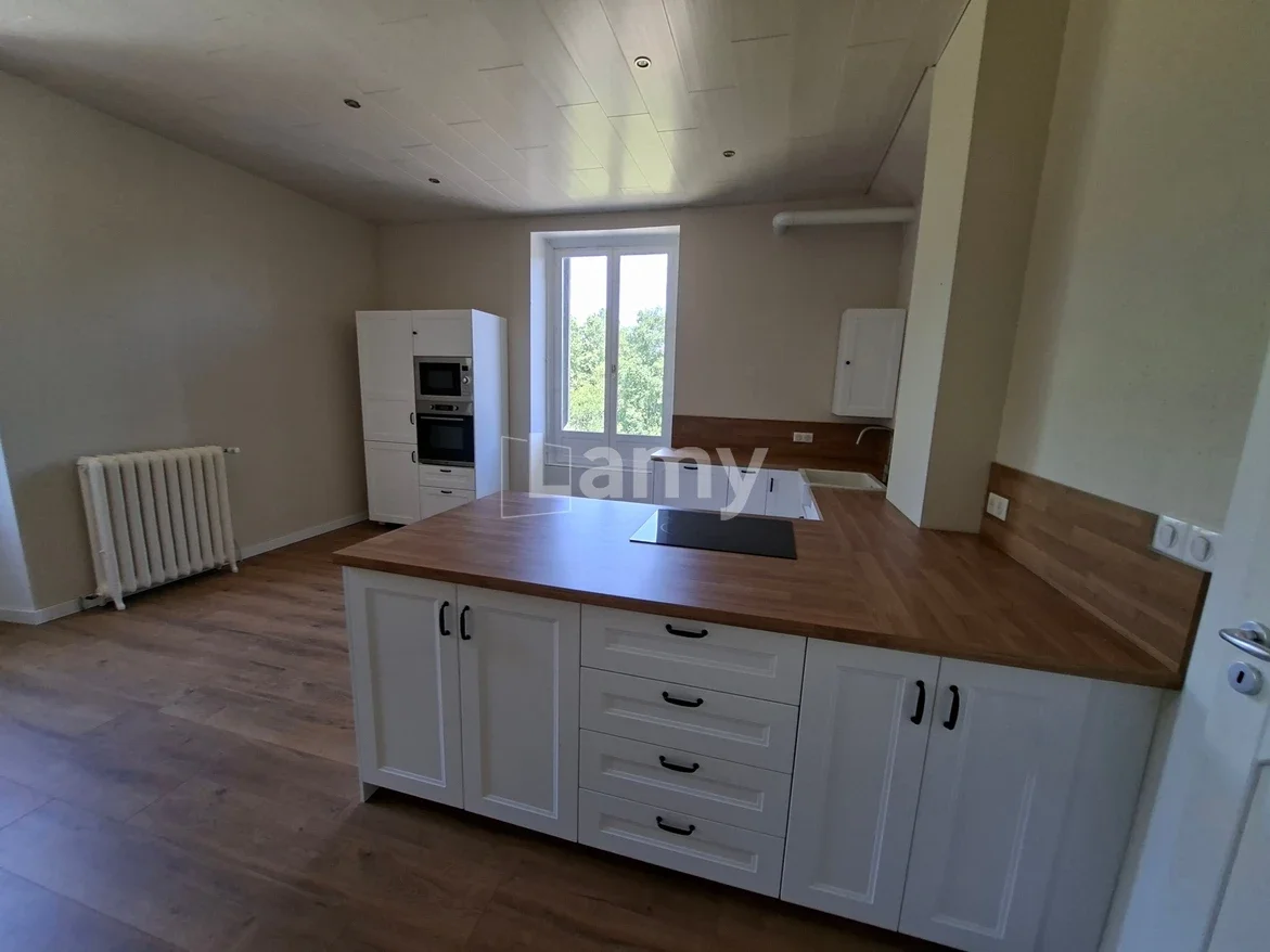 Appartement Place Aristide Briand à L'Isle-sur-le-Doubs