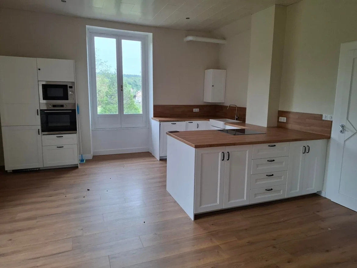 Appartement Place Aristide Briand à L'Isle-sur-le-Doubs