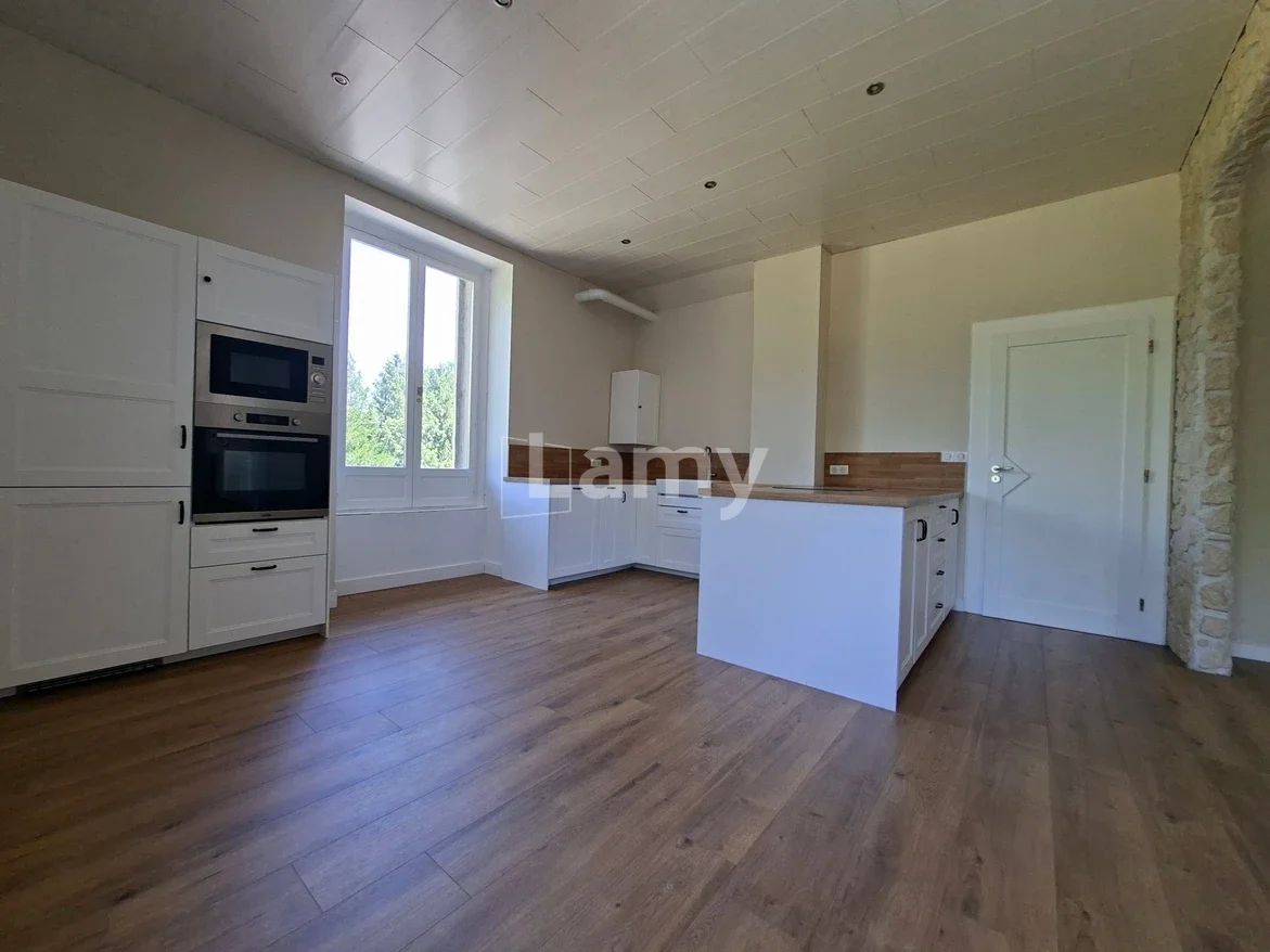 Appartement Place Aristide Briand à L'Isle-sur-le-Doubs