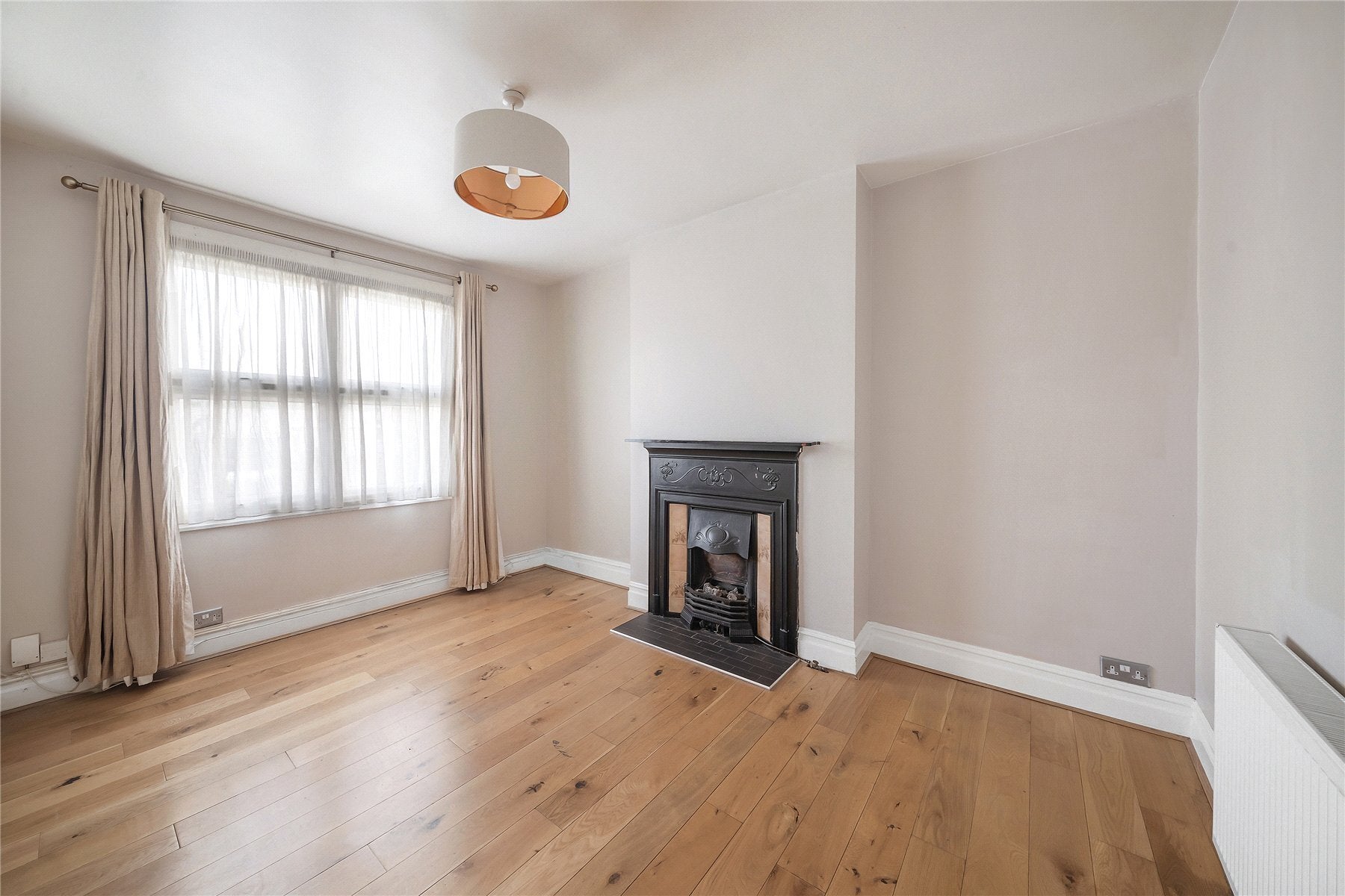 Flat Nursery Road in Greater London