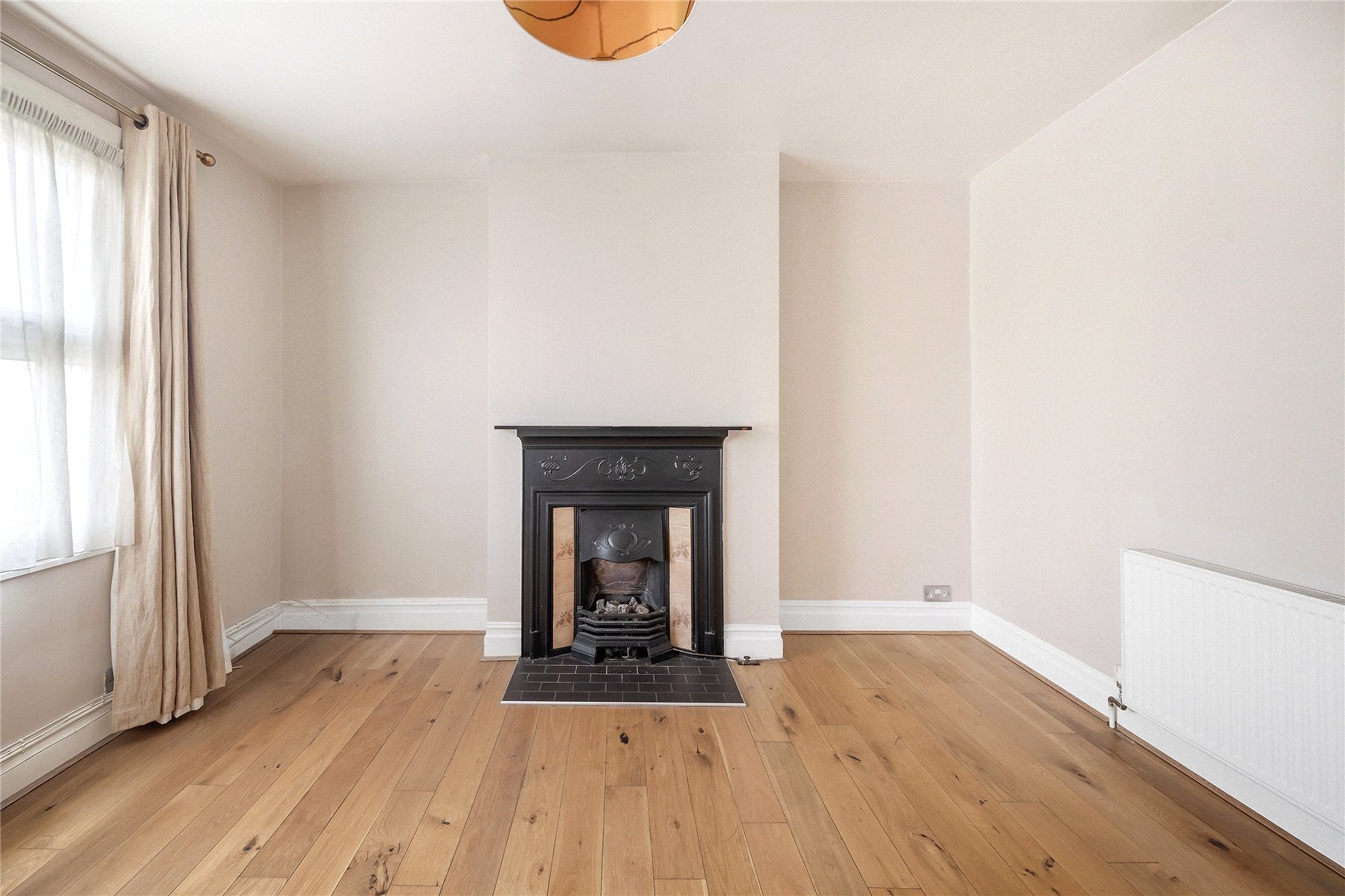 Flat Nursery Road in Greater London