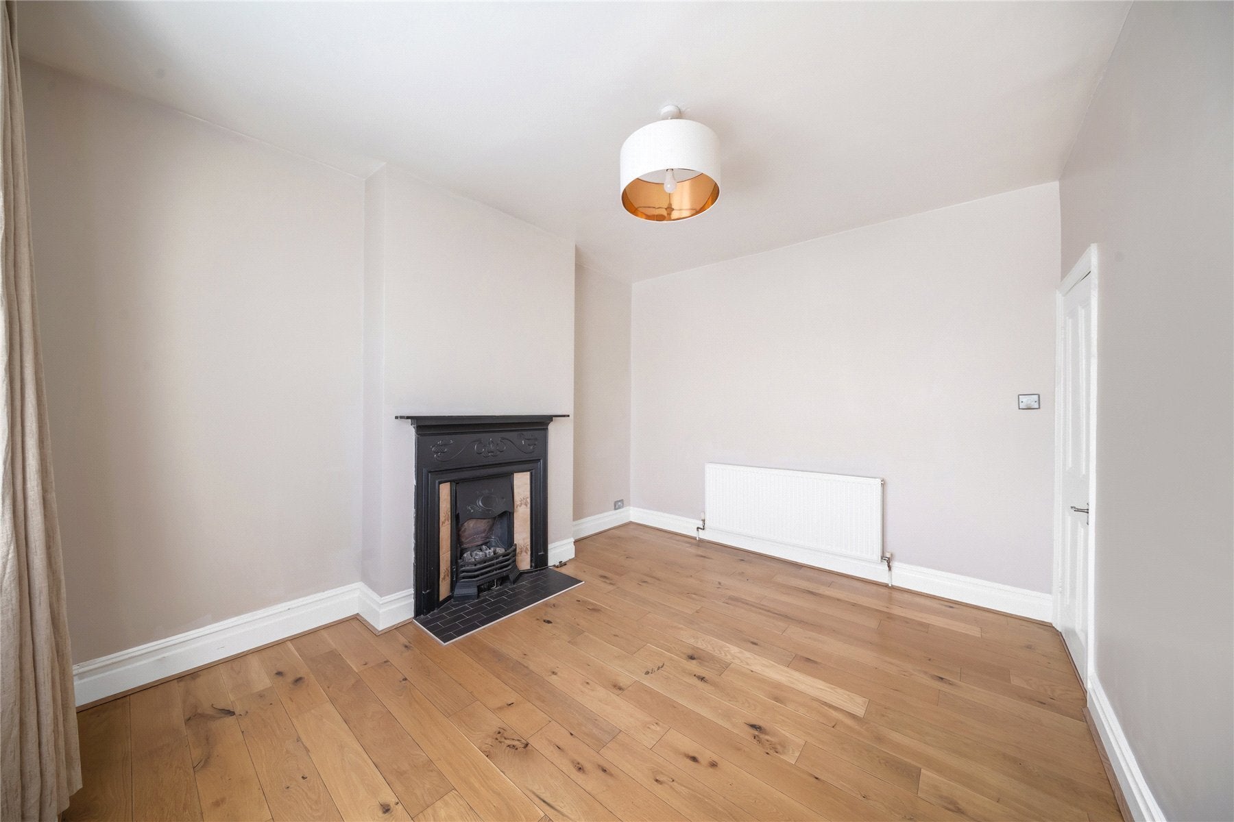 Flat Nursery Road in Greater London
