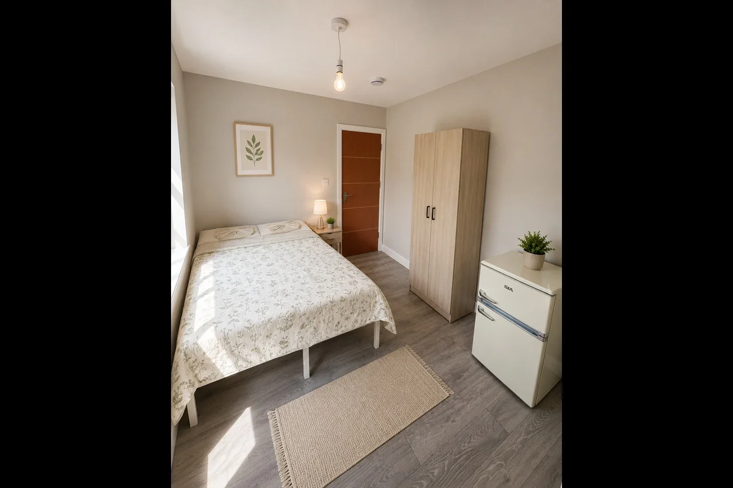 Room Marsh Lane in Greater London
