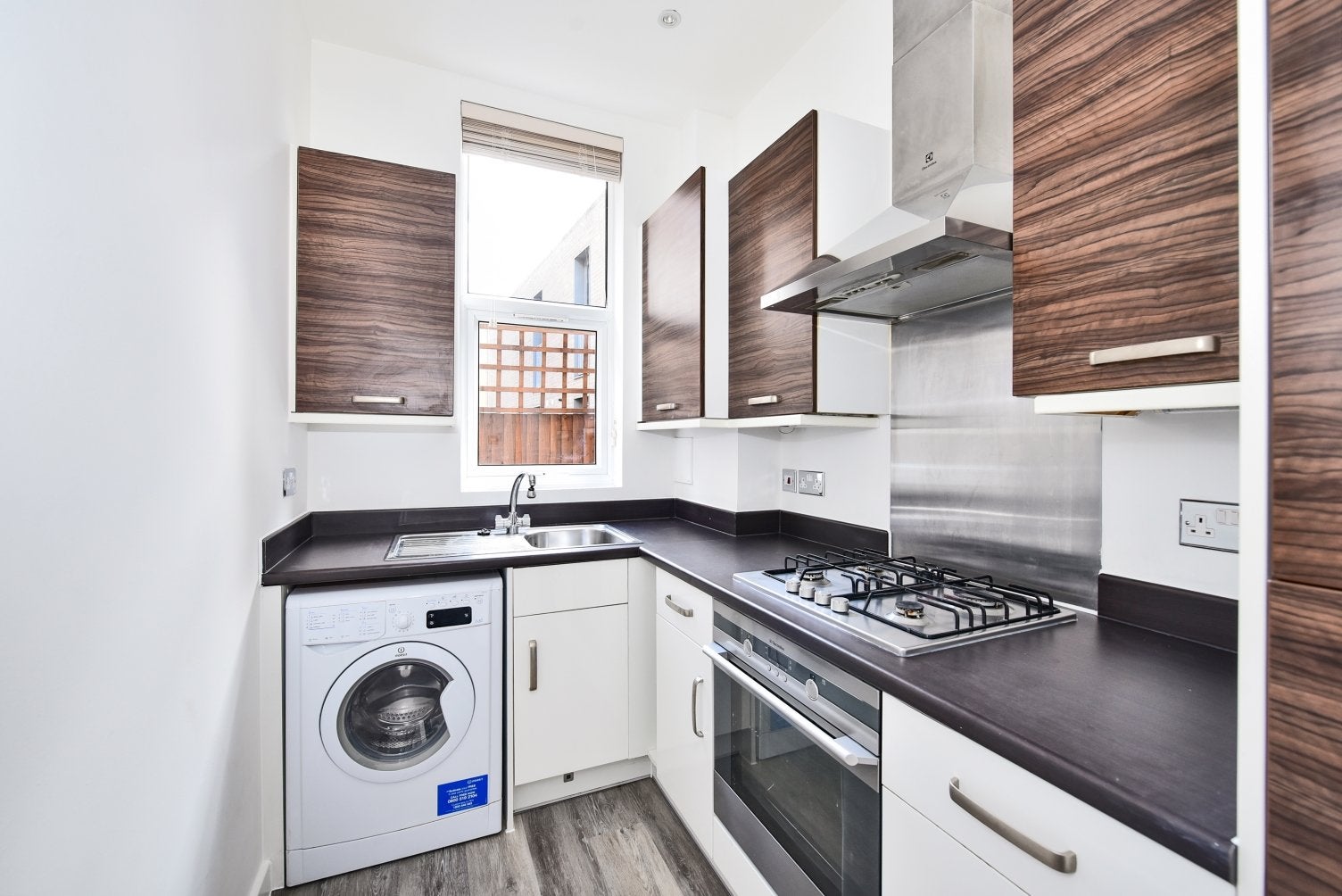 Flat Aitken Road in Greater London