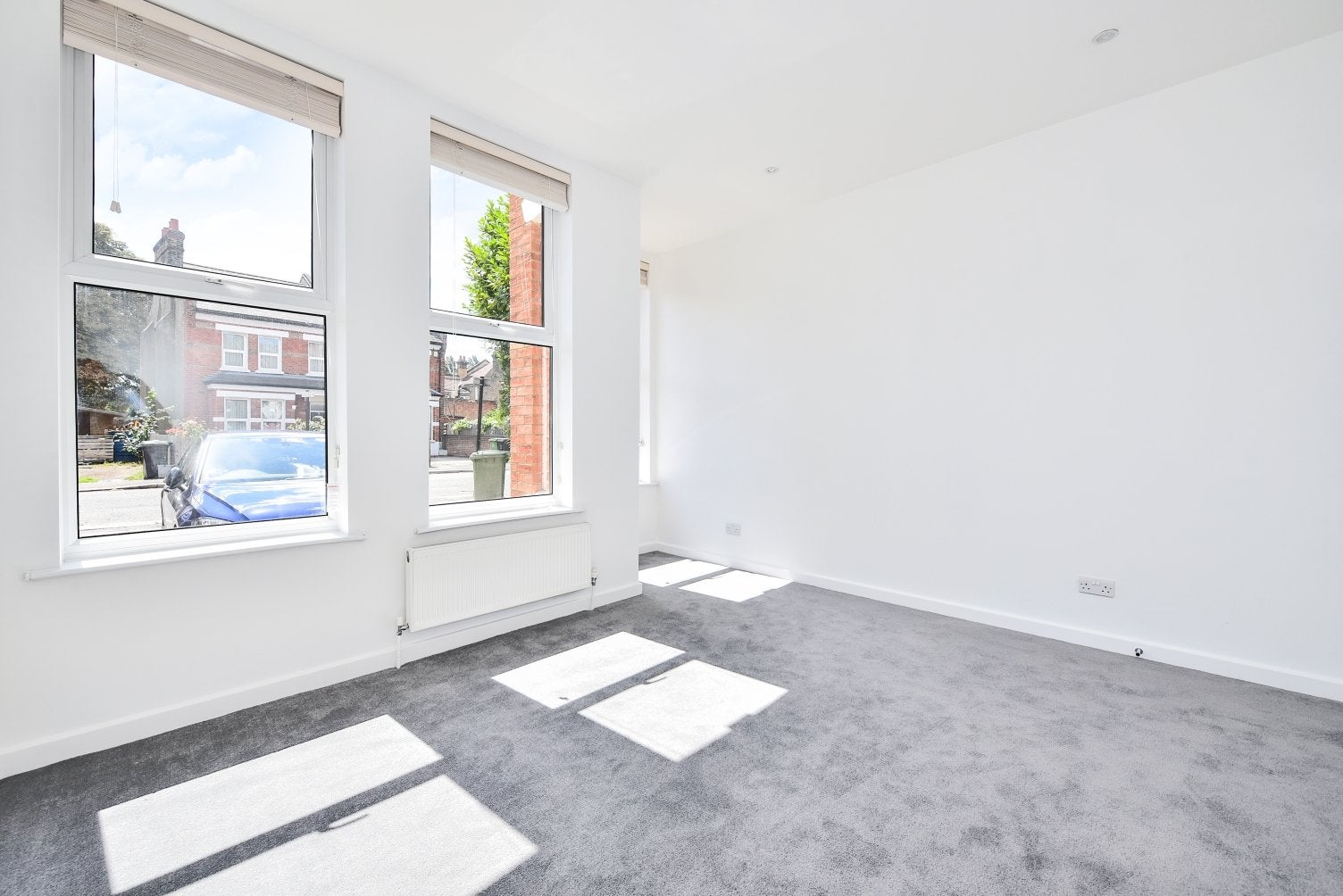 Flat Aitken Road in Greater London