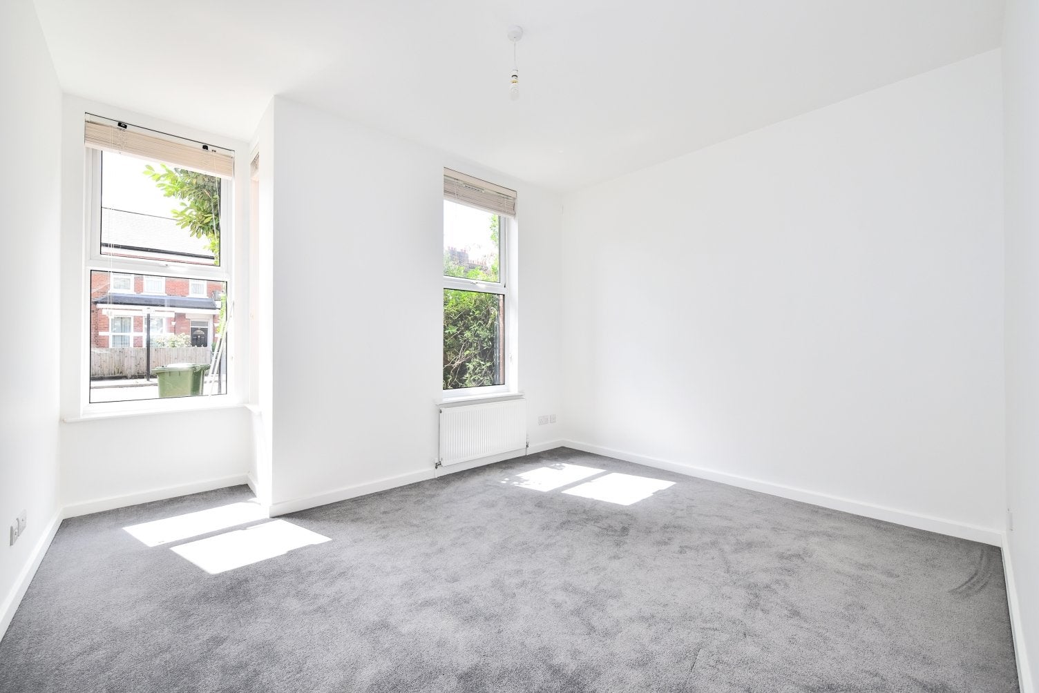 Flat Aitken Road in Greater London