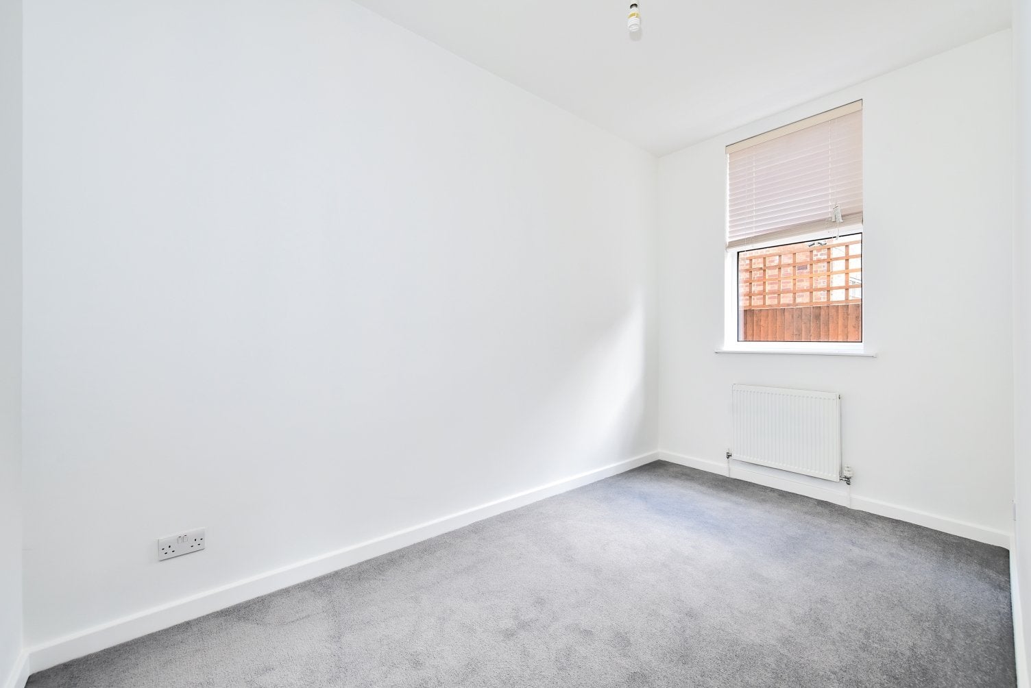Flat Aitken Road in Greater London