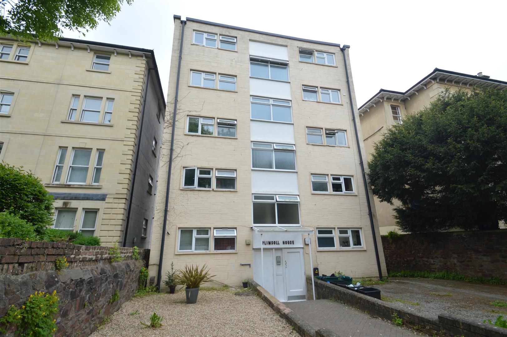 Flat Ashgrove Road in Bristol