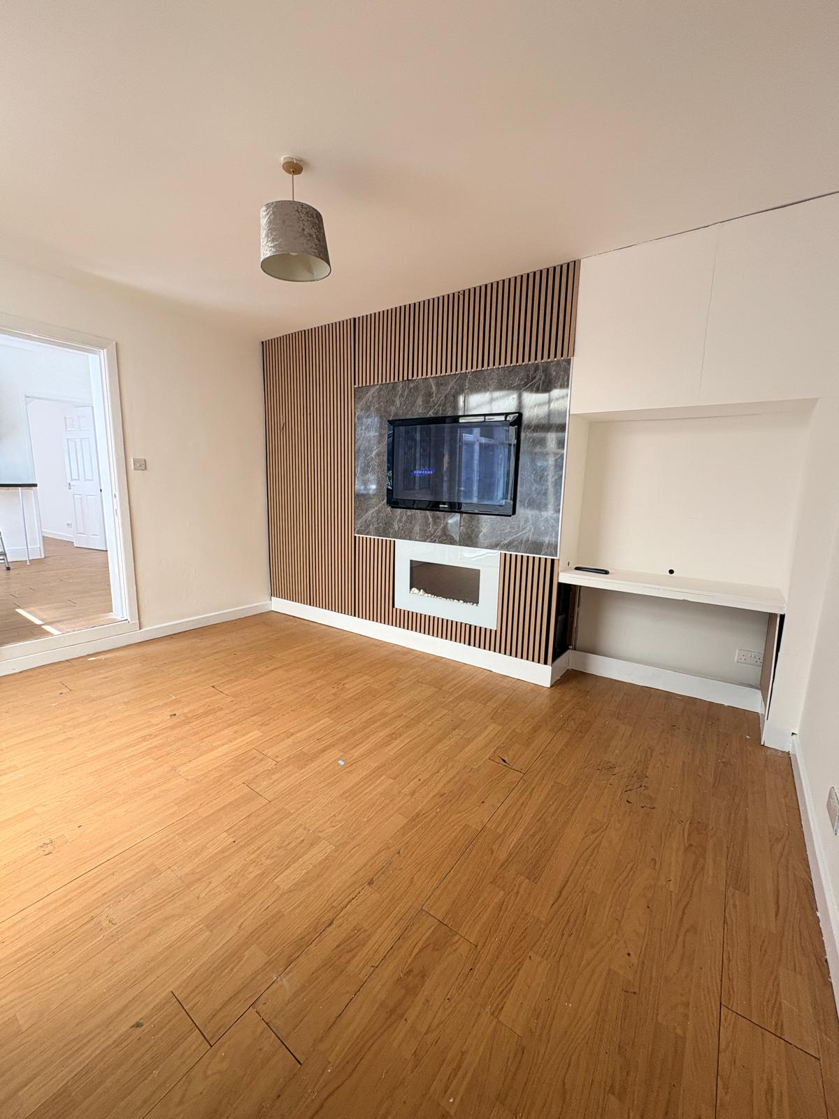 Flat Sutton Court Road in Greater London