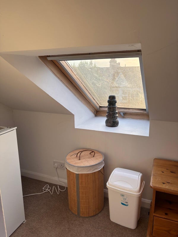 Room Natal Road in Greater London