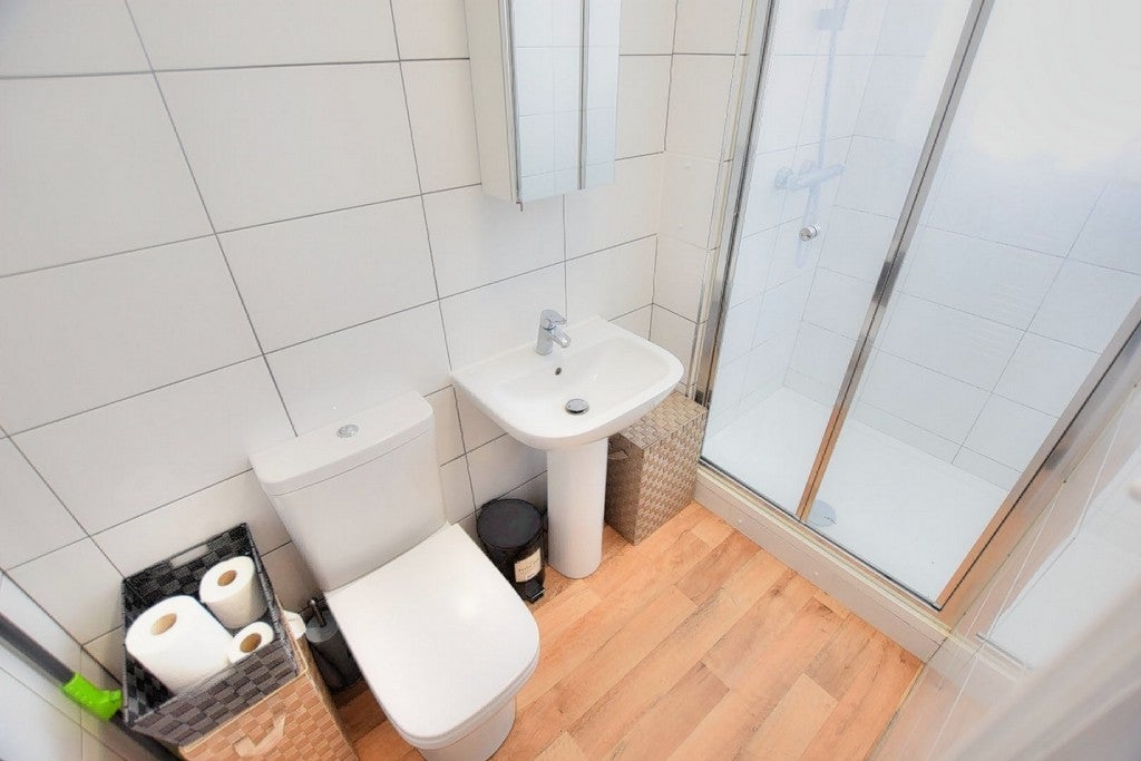 Flat Ashgrove Road in Greater London