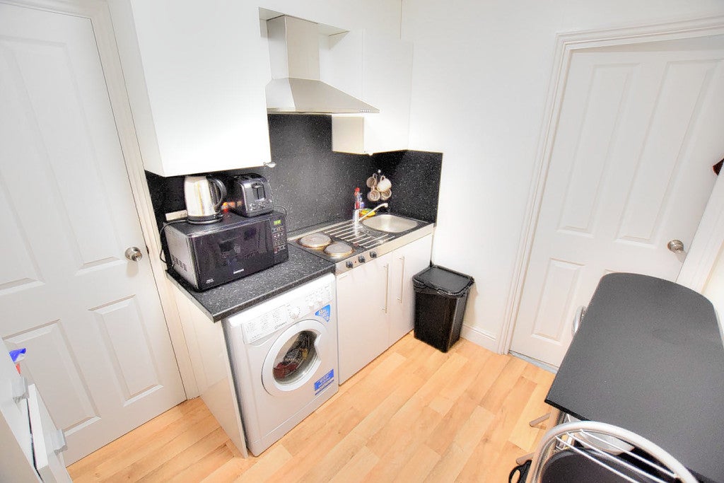 Flat Ashgrove Road in Greater London