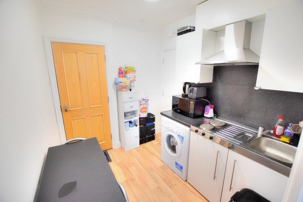 Flat Ashgrove Road in Greater London