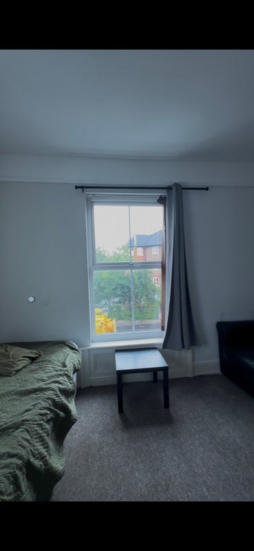 Room Mauldeth Road in Manchester