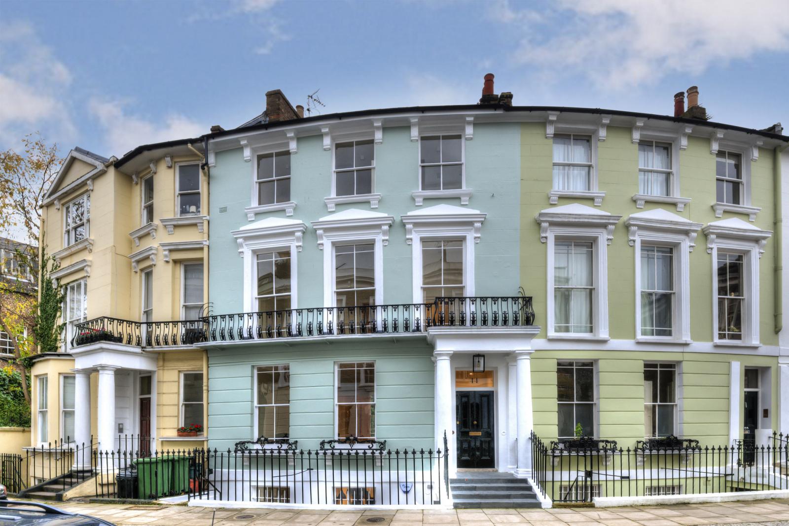 House Chalcot Crescent in Greater London