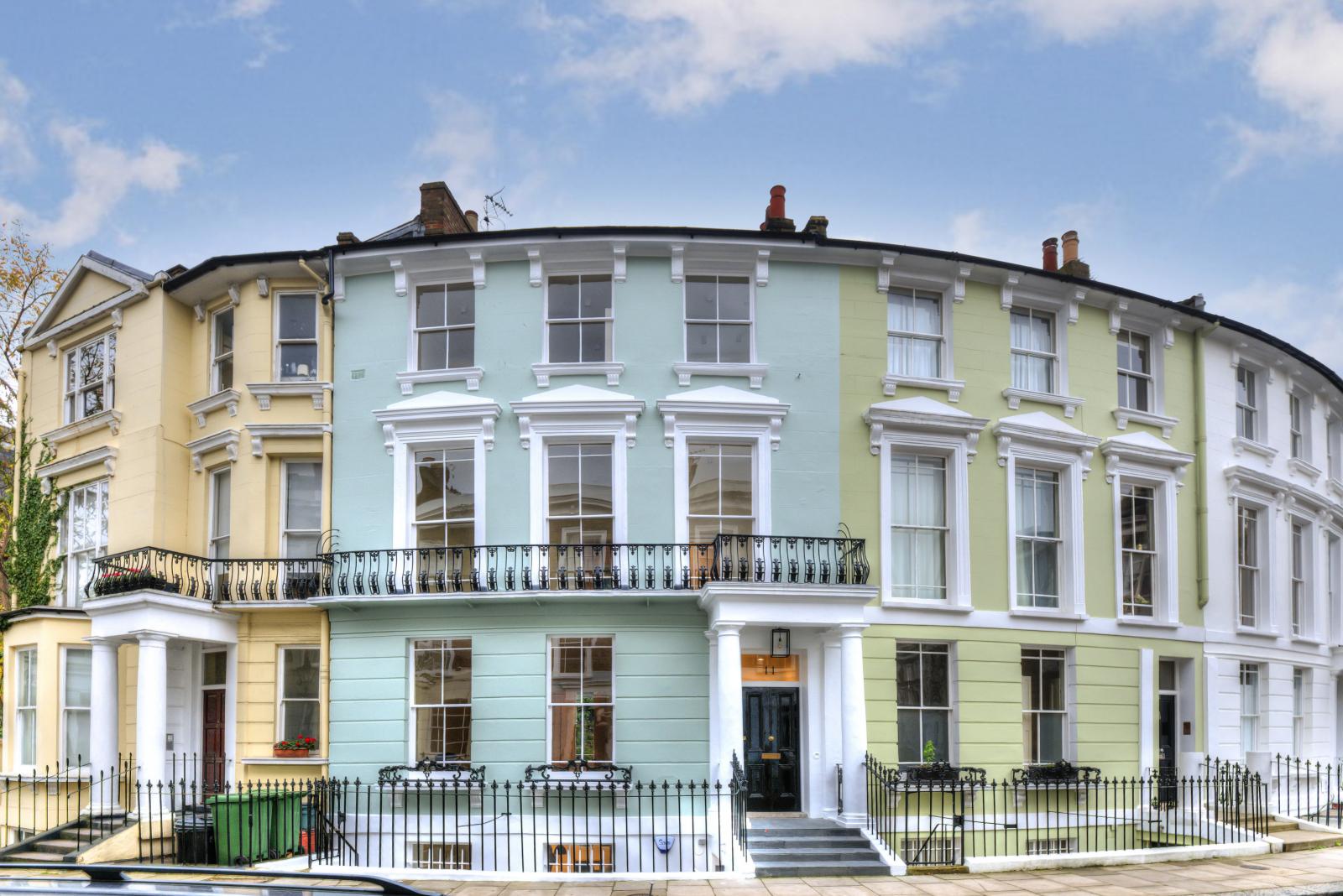 House Chalcot Crescent in Greater London