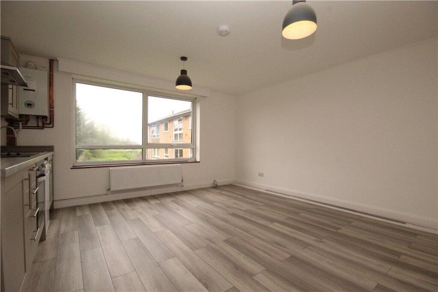 Flat Powell Close in Guildford