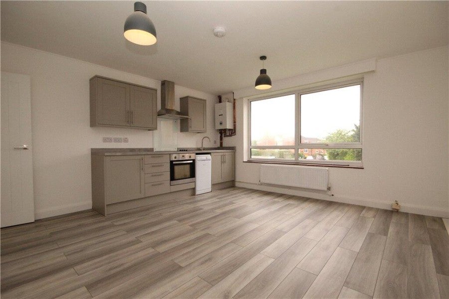 Flat Powell Close in Guildford
