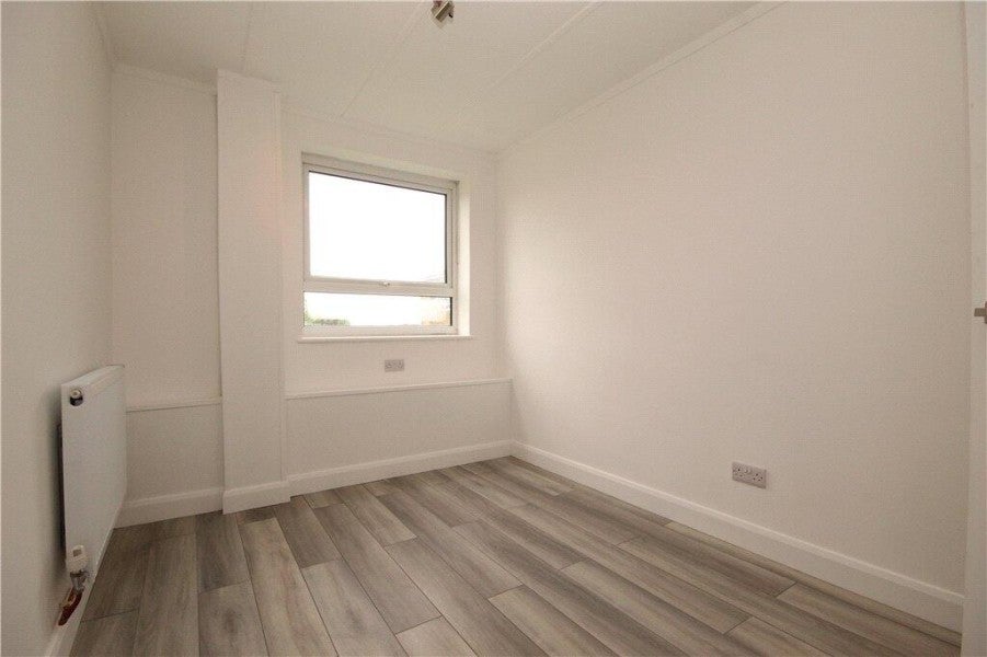 Flat Powell Close in Guildford