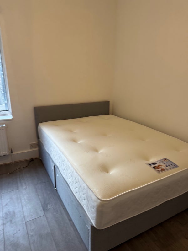 Room Brookdene Road in Greater London