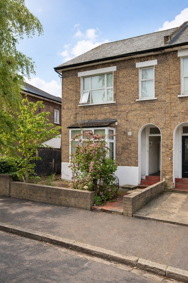 Room Clarence Road in Greater London