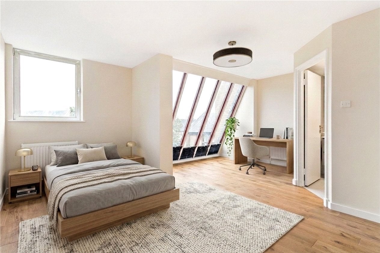 Flat Asher Way in Greater London