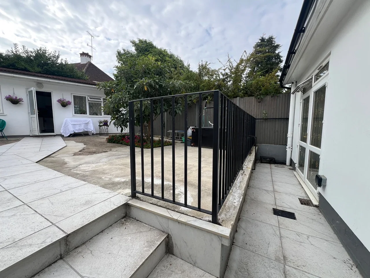 Flat Manor Drive in Greater London