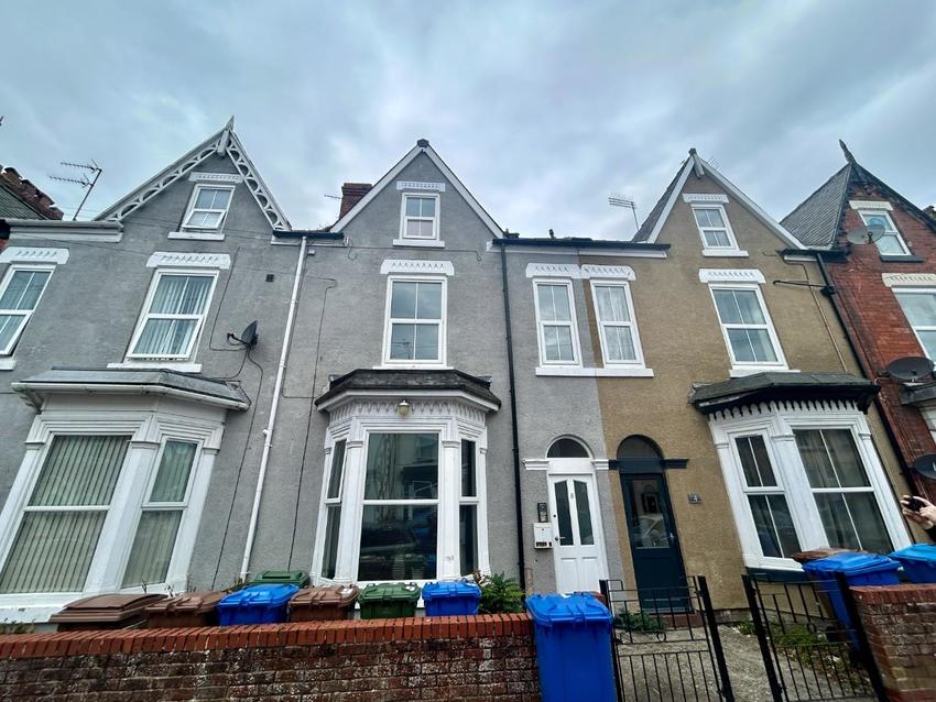 Flat Saint George's Avenue in Bridlington