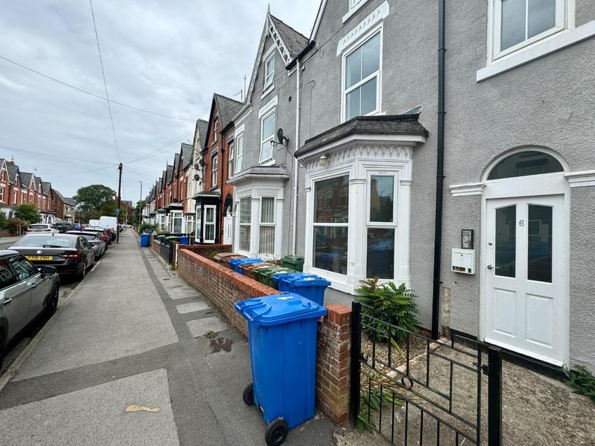 Flat Saint George's Avenue in Bridlington