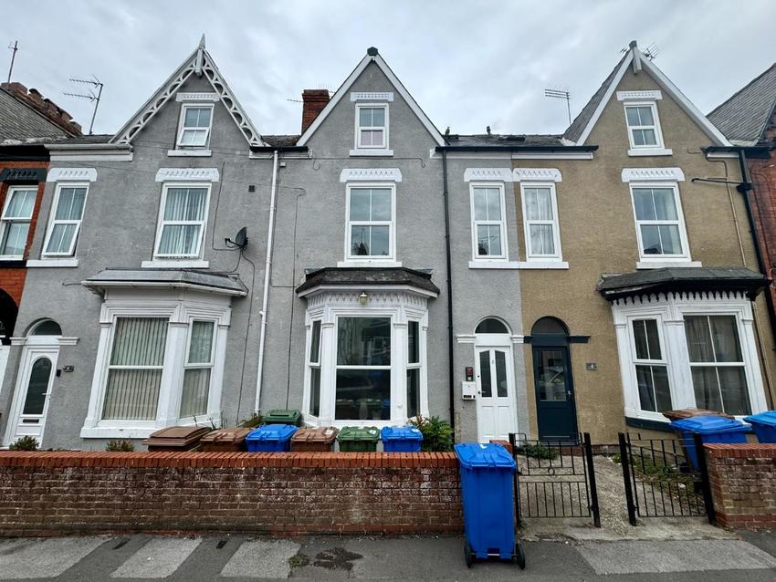 Flat Saint George's Avenue in Bridlington