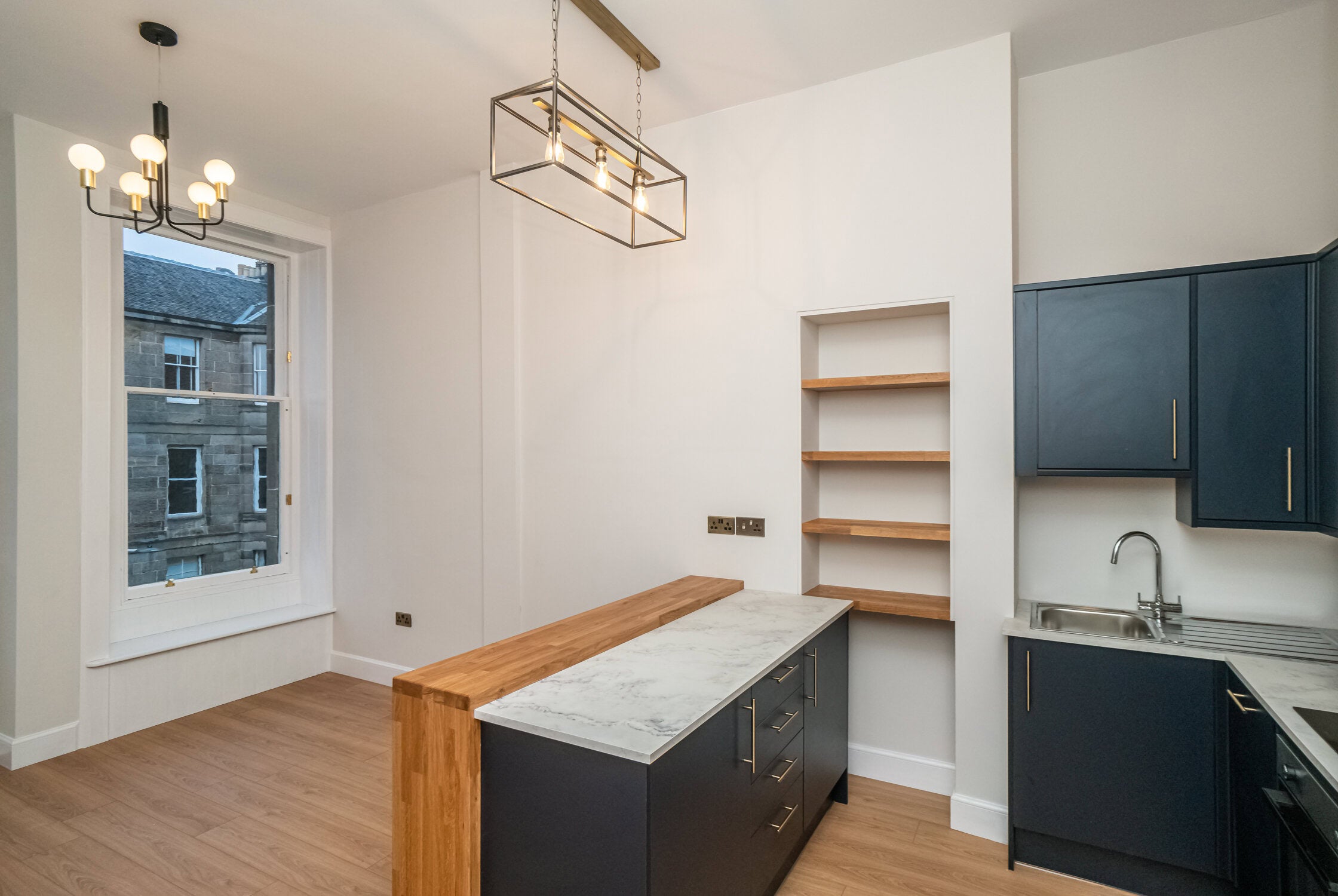Flat Leslie Place in City of Edinburgh