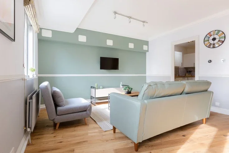 Flat Bermondsey Street in Greater London