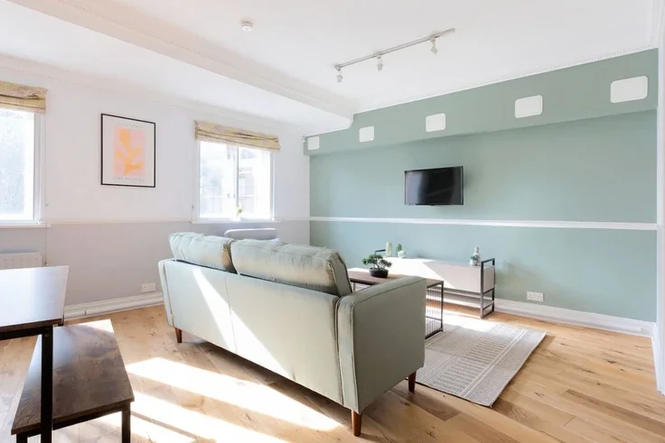 Flat Bermondsey Street in Greater London