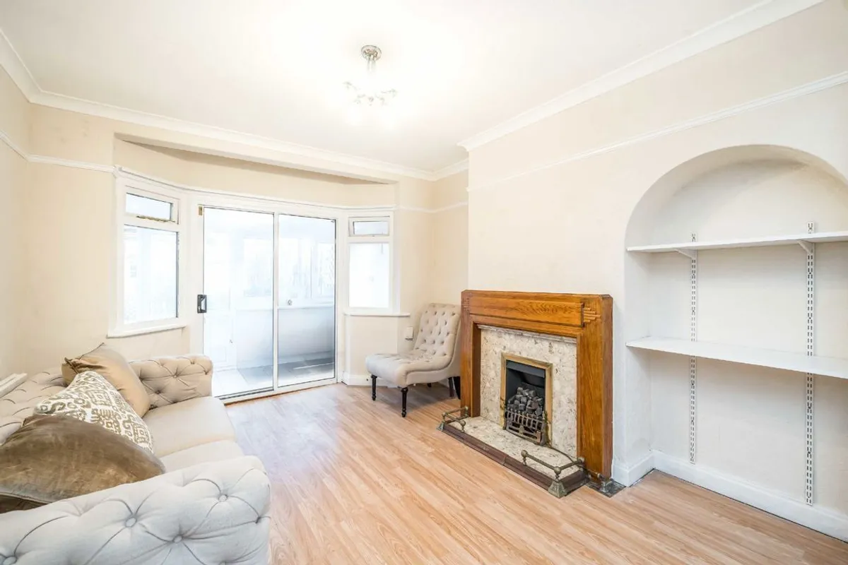 Flat Tamworth Lane in Greater London