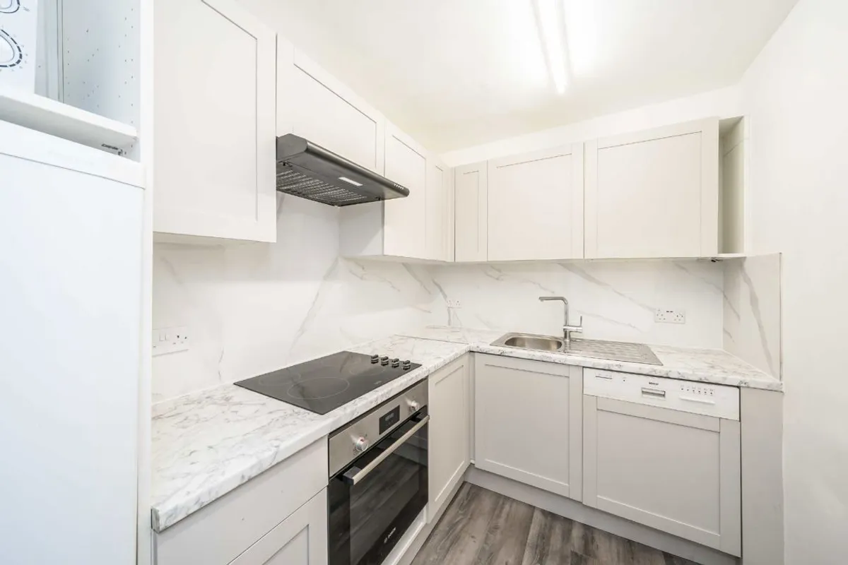 Flat Tamworth Lane in Greater London