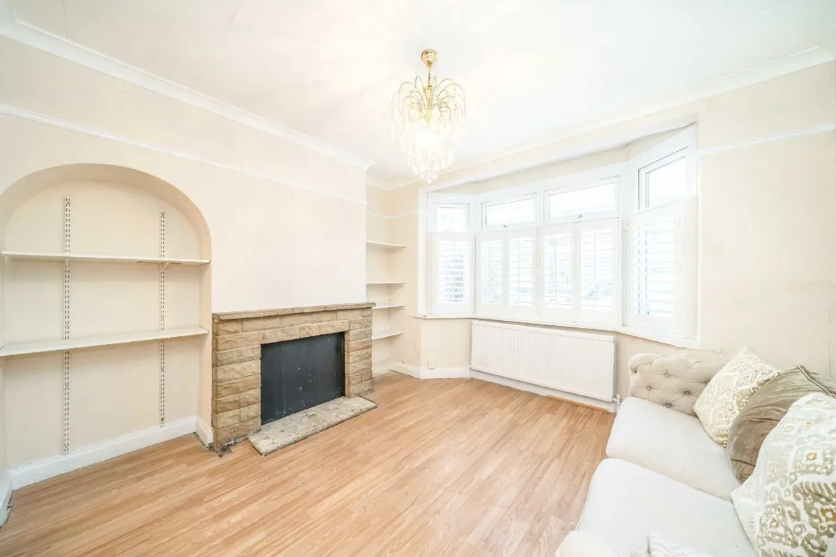Flat Tamworth Lane in Greater London