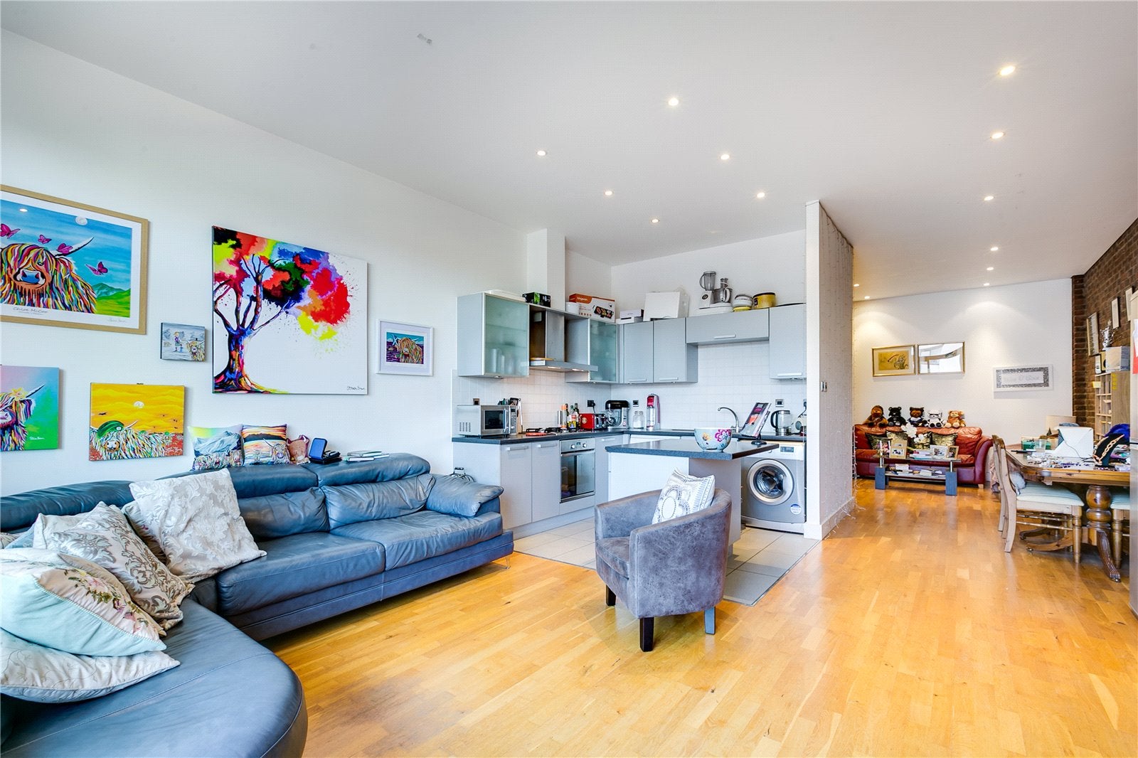 Flat Kimberley Road in Greater London