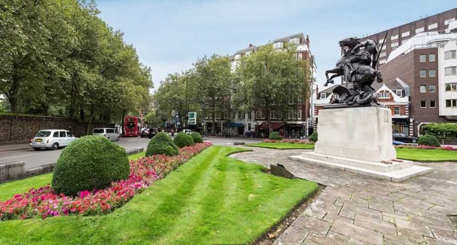 Flat Park Road in City of Westminster