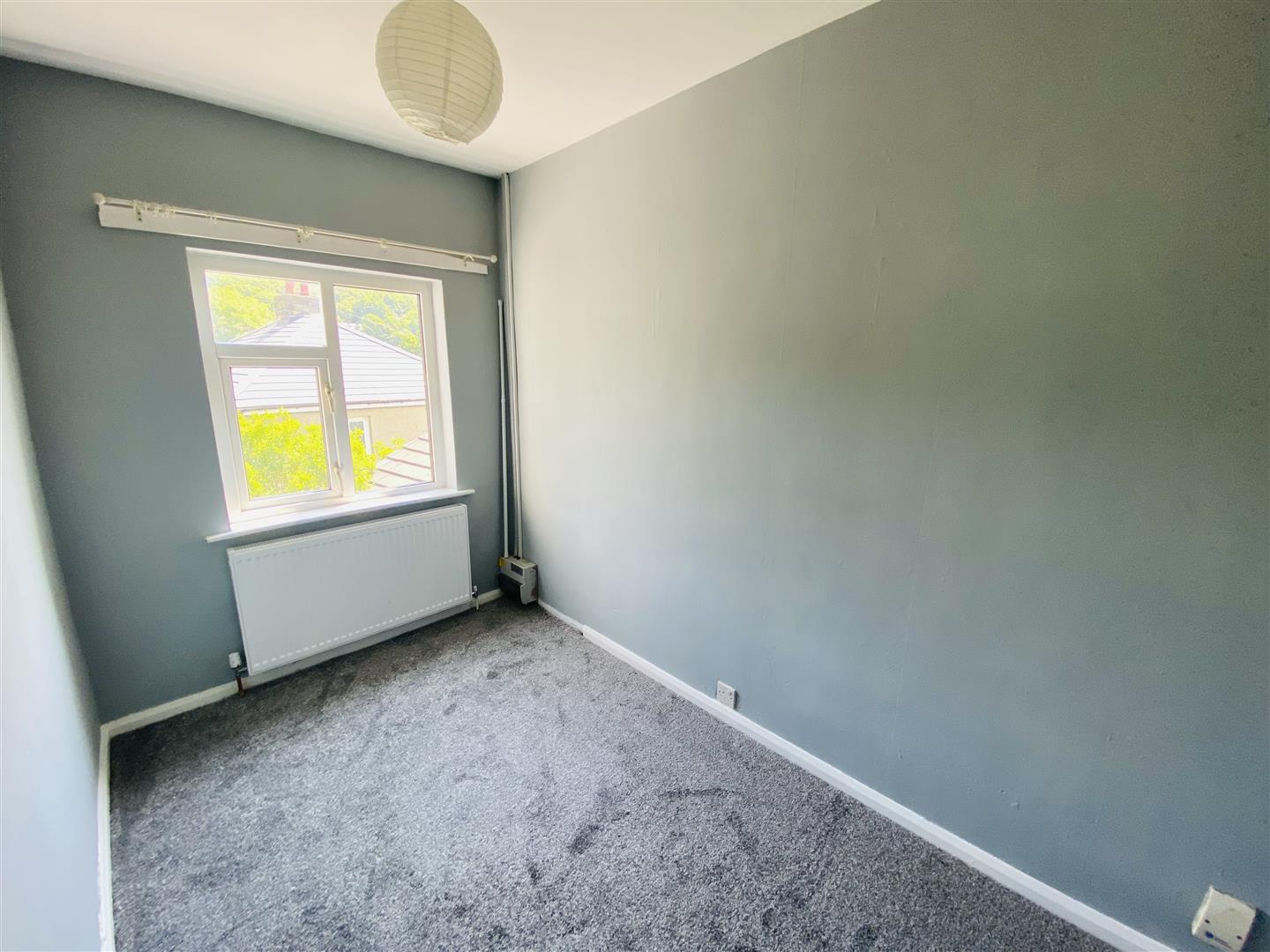 Flat Gaisby Lane in Bradford