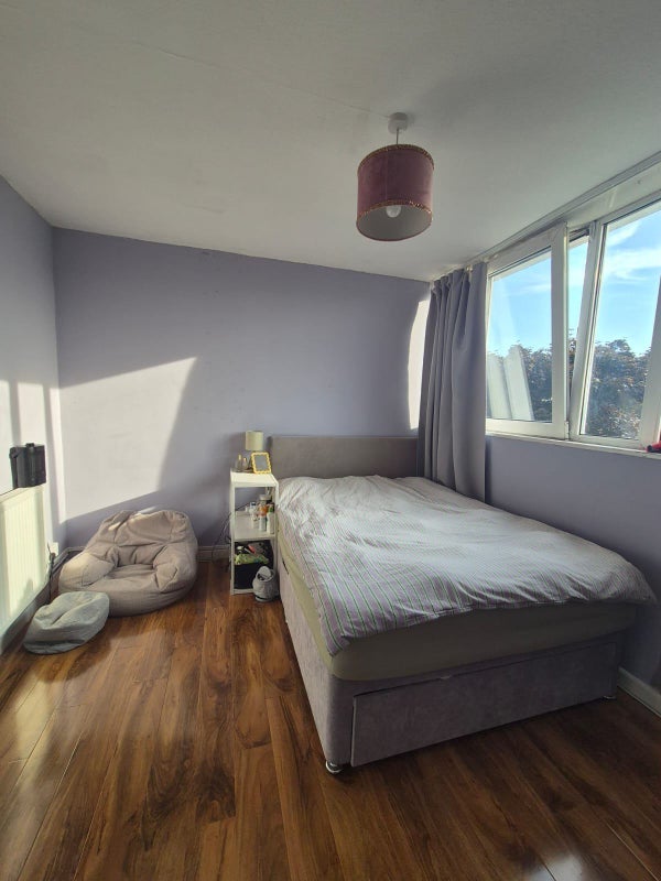 Room Regent's Row in Greater London