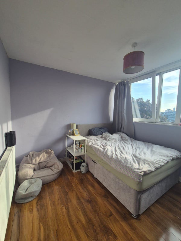 Room Regent's Row in Greater London